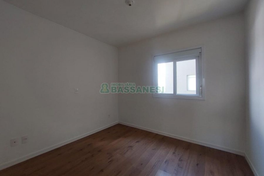 Apartamento com 72m², 3 dormitórios, 1 vaga, no bairro Madureira em Caxias do Sul para Comprar