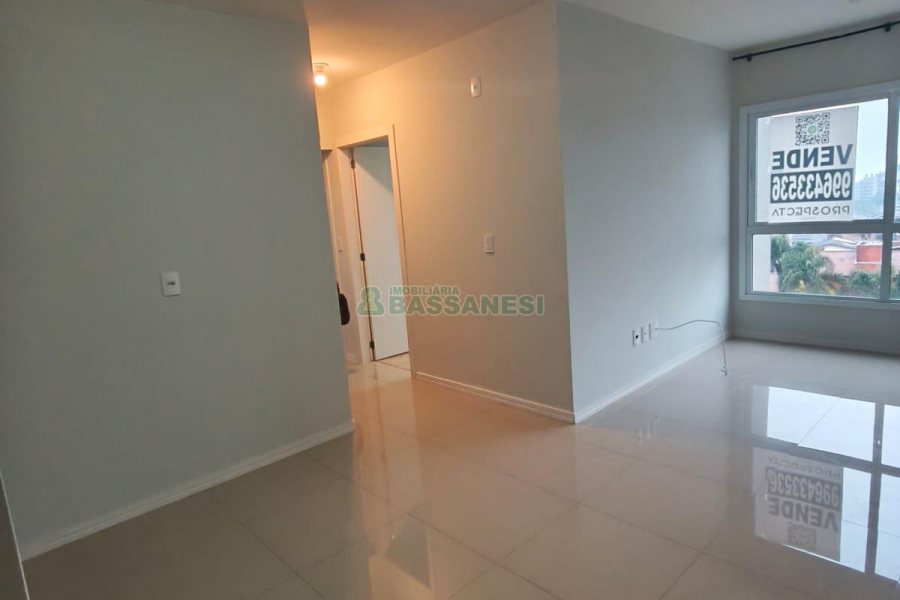 Apartamento com 72m², 3 dormitórios, 1 vaga, no bairro Madureira em Caxias do Sul para Comprar