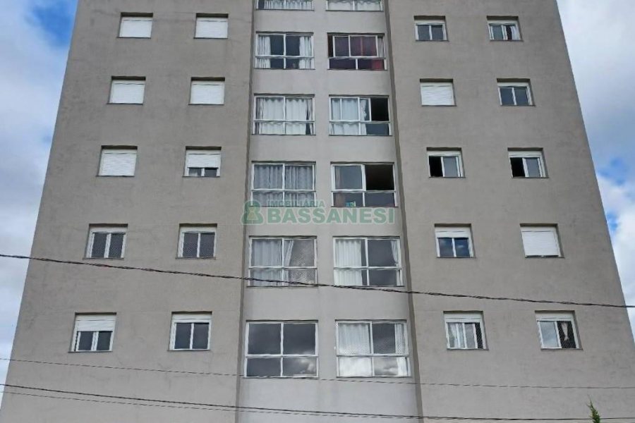 Apartamento com 72m², 3 dormitórios, 1 vaga, no bairro Madureira em Caxias do Sul para Comprar