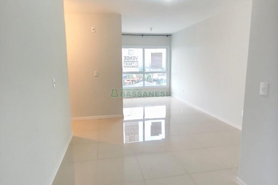 Apartamento com 72m², 3 dormitórios, 1 vaga, no bairro Madureira em Caxias do Sul para Comprar