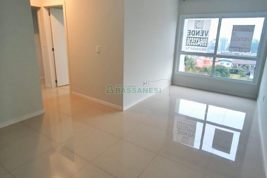 Apartamento com 72m², 3 dormitórios, 1 vaga, no bairro Madureira em Caxias do Sul para Comprar