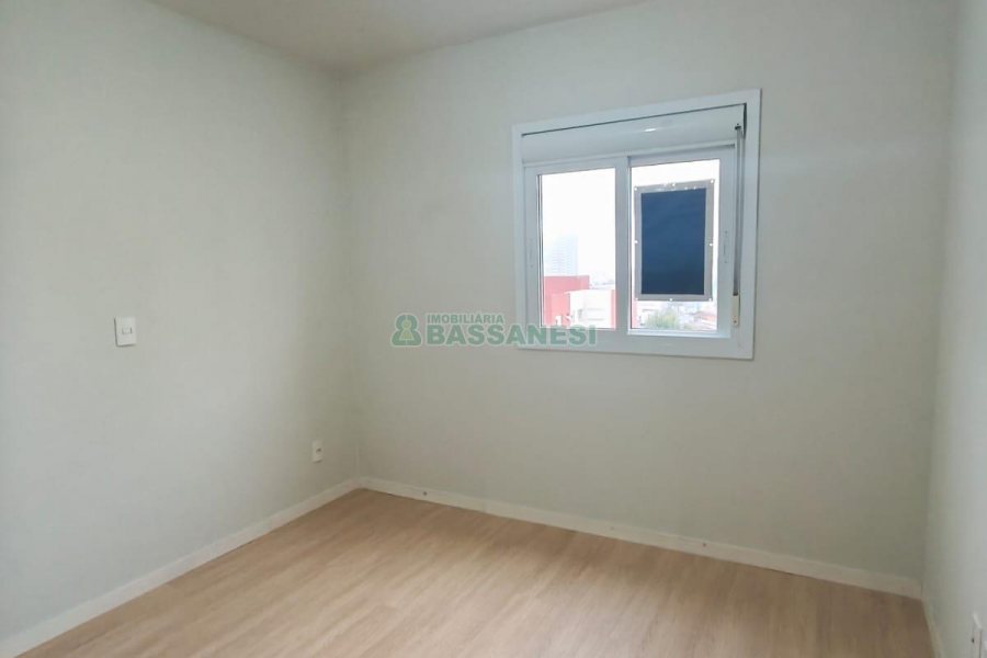 Apartamento com 72m², 3 dormitórios, 1 vaga, no bairro Madureira em Caxias do Sul para Comprar