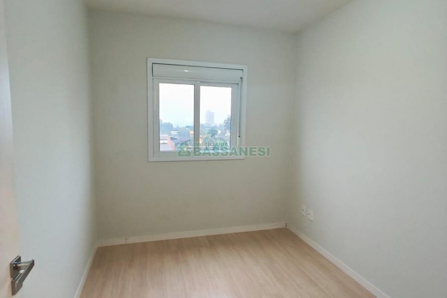 Apartamento com 72m², 3 dormitórios, 1 vaga, no bairro Madureira em Caxias do Sul para Comprar