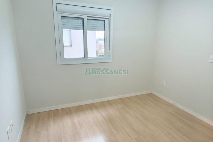 Apartamento com 72m², 3 dormitórios, 1 vaga, no bairro Madureira em Caxias do Sul para Comprar