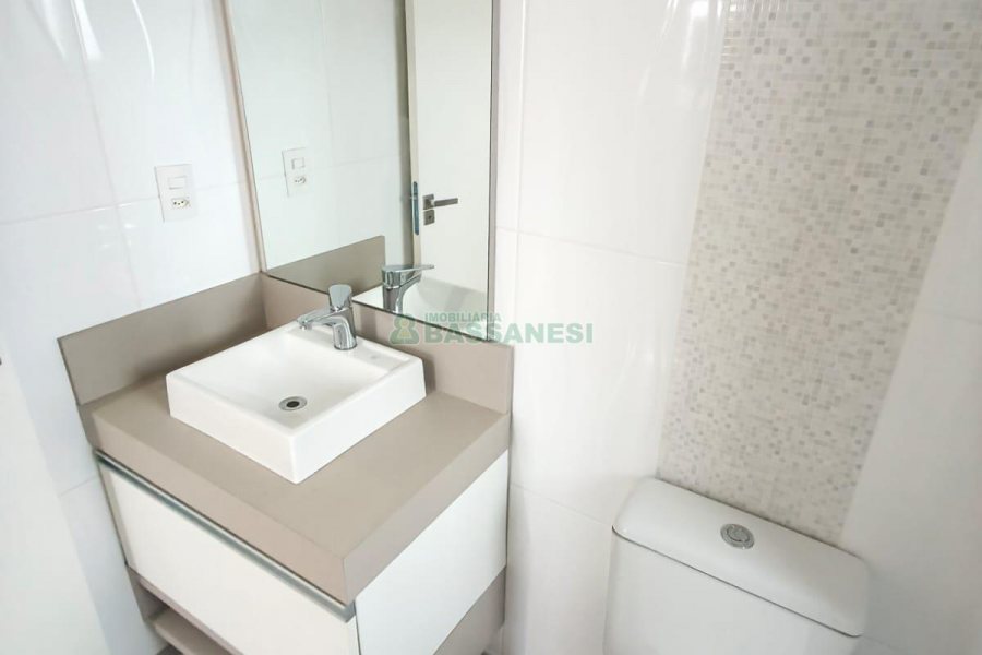 Apartamento com 72m², 3 dormitórios, 1 vaga, no bairro Madureira em Caxias do Sul para Comprar