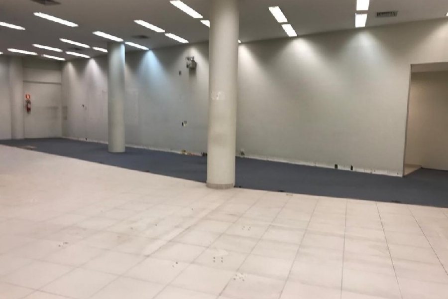 Loja com 1100m², no bairro Rio Branco em Caxias do Sul para Alugar