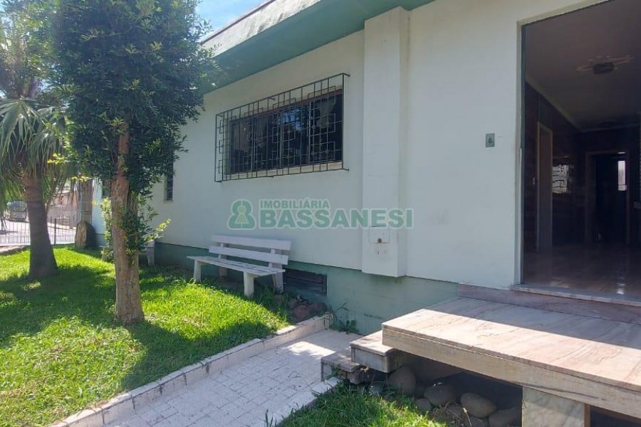 Casa com 126m², 3 dormitórios, 1 vaga, no bairro Sagrada Família em Caxias do Sul para Alugar