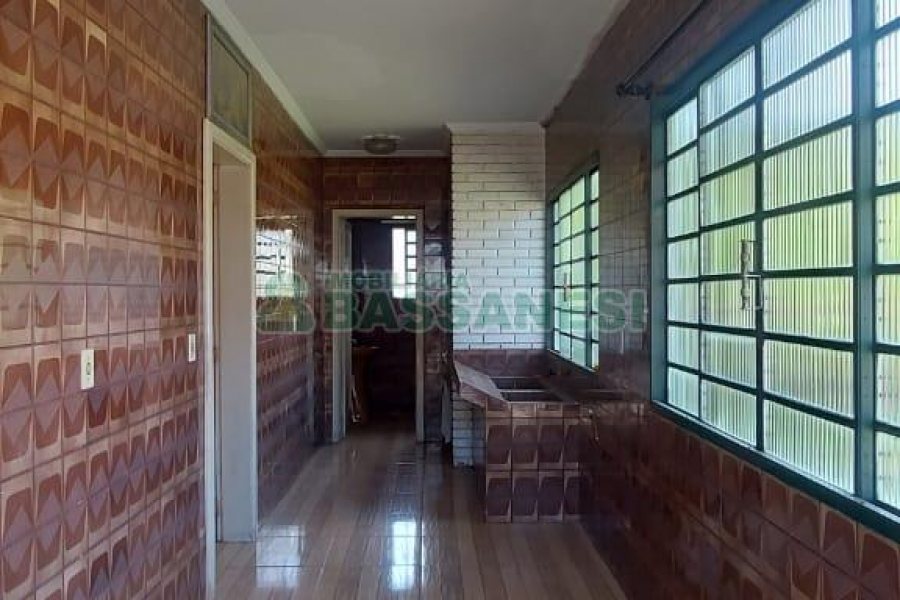 Casa com 126m², 3 dormitórios, 1 vaga, no bairro Sagrada Família em Caxias do Sul para Alugar