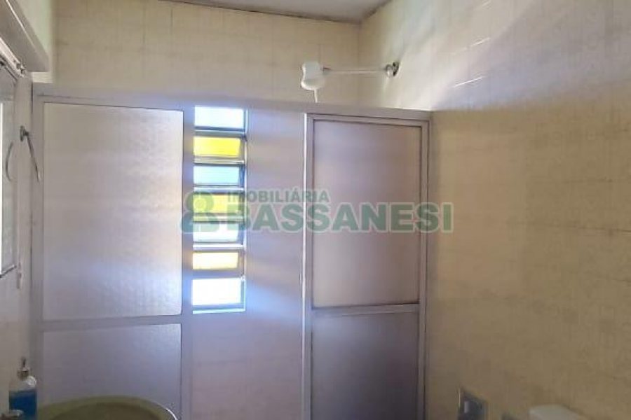 Casa com 126m², 3 dormitórios, 1 vaga, no bairro Sagrada Família em Caxias do Sul para Alugar