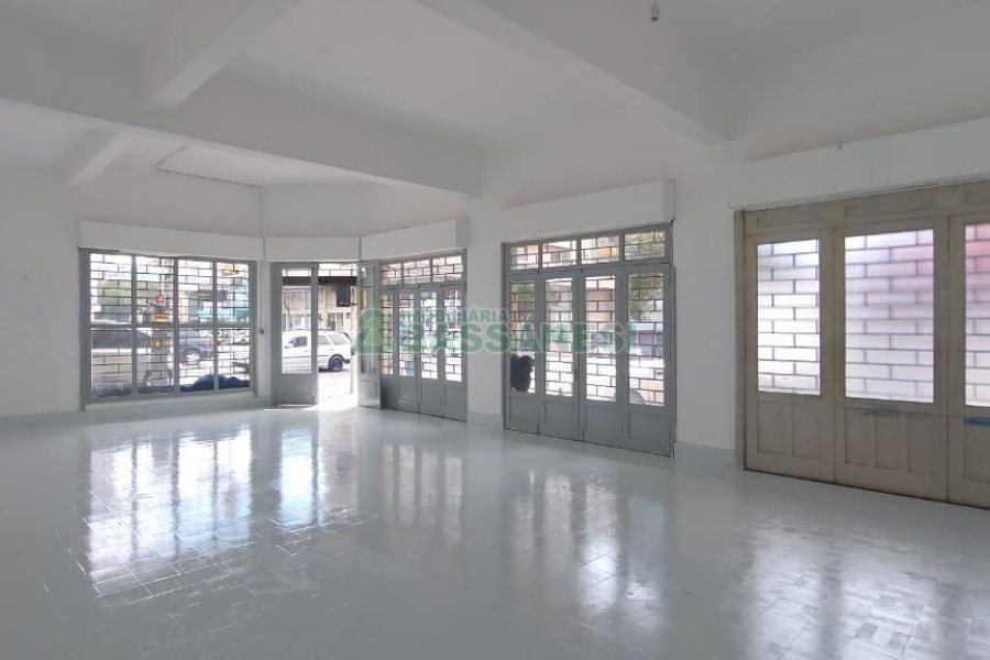 Loja com 82m², no bairro São Pelegrino em Caxias do Sul para Alugar ou Comprar