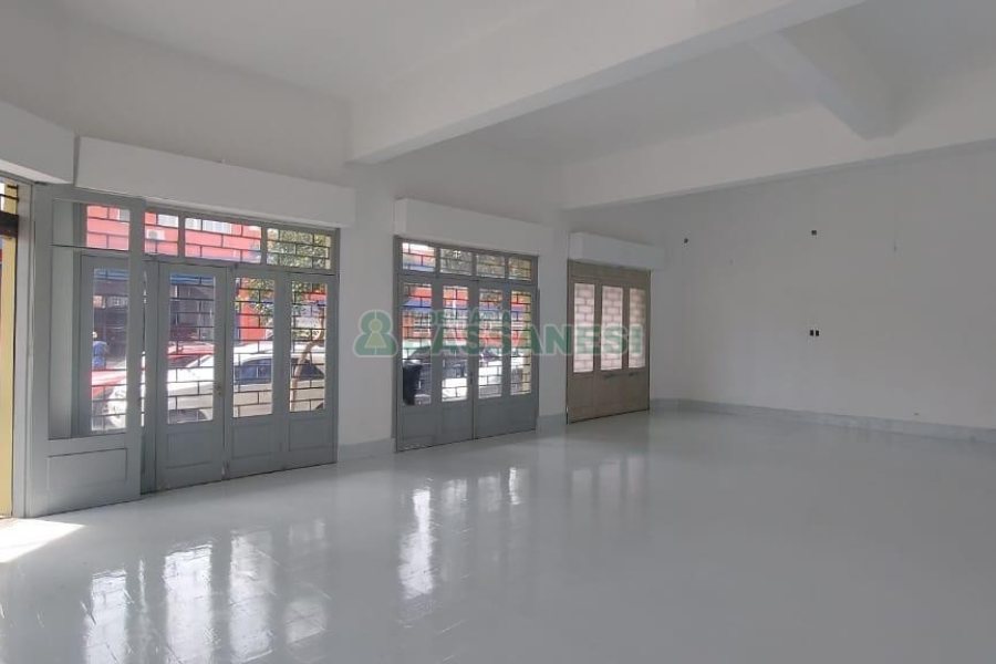 Loja com 82m², no bairro São Pelegrino em Caxias do Sul para Alugar ou Comprar