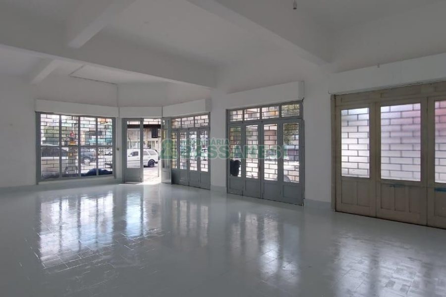 Loja com 82m², no bairro São Pelegrino em Caxias do Sul para Alugar ou Comprar