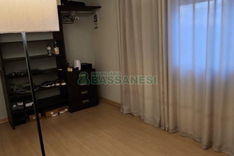 Apartamento com 62m², 2 dormitórios, 1 vaga, no bairro Vinhedos em Caxias do Sul para Alugar