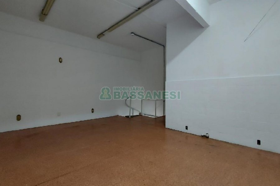 Loja com 32m², no bairro São Pelegrino em Caxias do Sul para Alugar