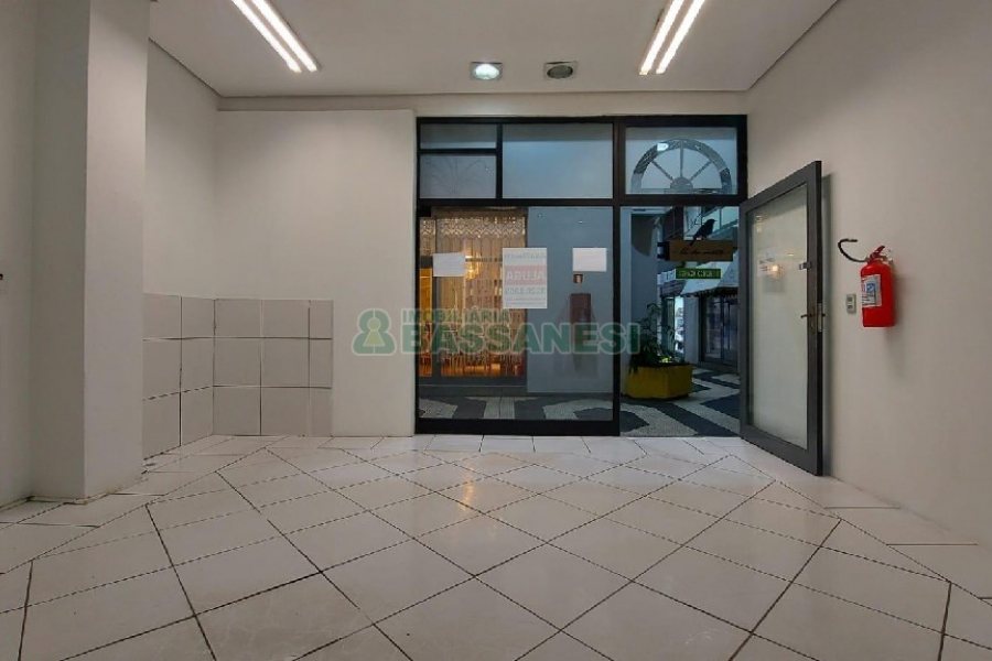 Loja com 32m², no bairro São Pelegrino em Caxias do Sul para Alugar