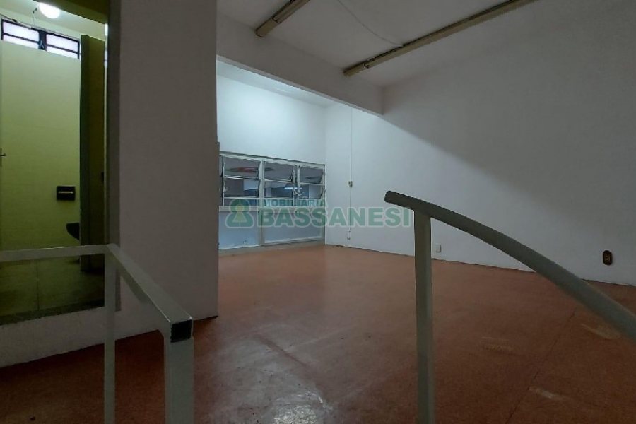 Loja com 32m², no bairro São Pelegrino em Caxias do Sul para Alugar