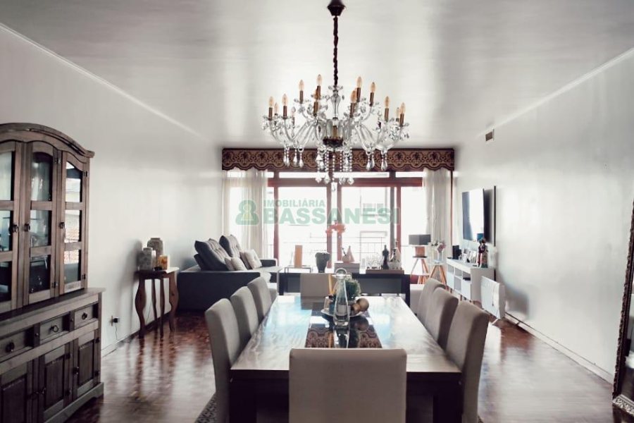 Apartamento com 177m², 3 dormitórios, 1 vaga, no bairro Centro em Caxias do Sul para Comprar