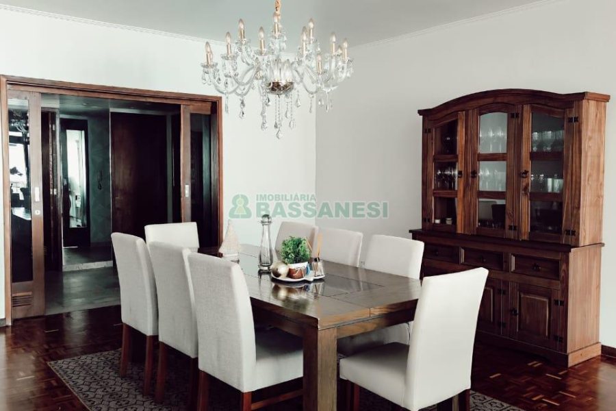 Apartamento com 177m², 3 dormitórios, 1 vaga, no bairro Centro em Caxias do Sul para Comprar