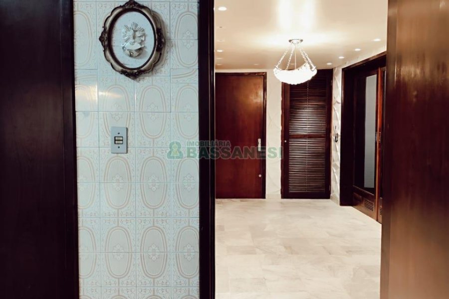 Apartamento com 177m², 3 dormitórios, 1 vaga, no bairro Centro em Caxias do Sul para Comprar