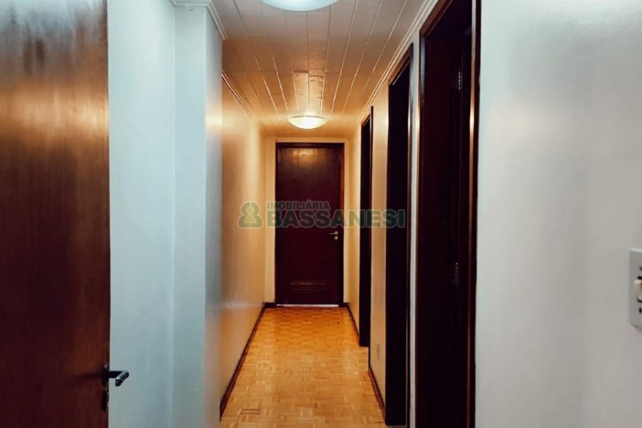 Apartamento com 177m², 3 dormitórios, 1 vaga, no bairro Centro em Caxias do Sul para Comprar