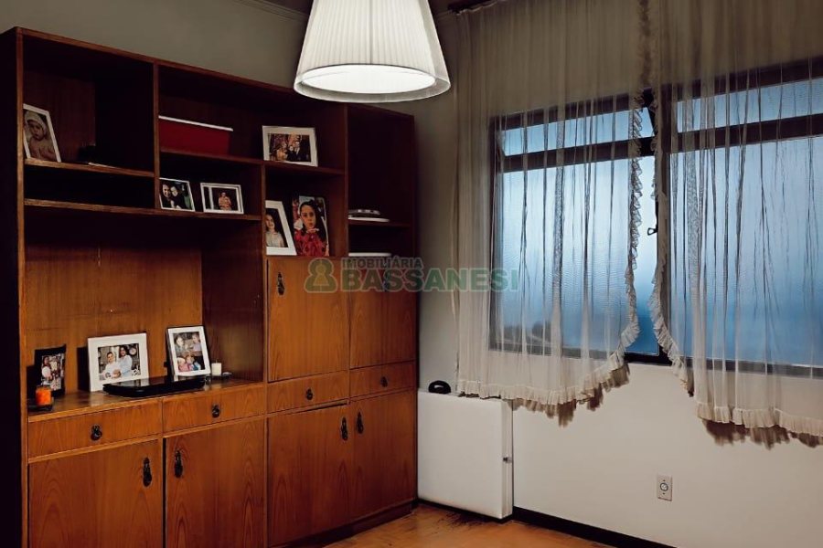 Apartamento com 177m², 3 dormitórios, 1 vaga, no bairro Centro em Caxias do Sul para Comprar