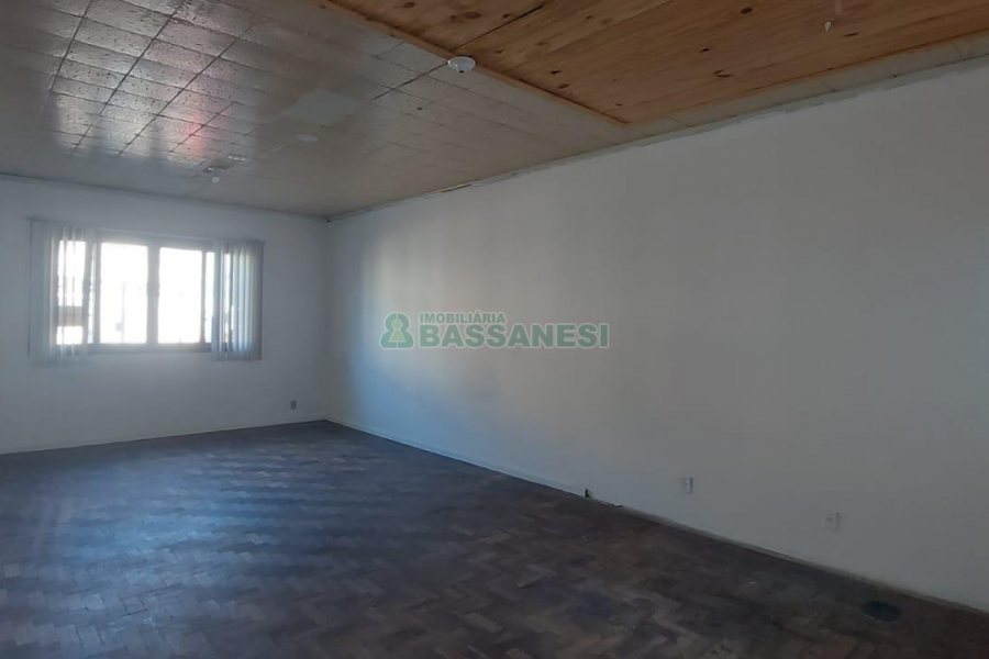 Casa com 600m², 6 dormitórios, 2 vagas, no bairro Pio X em Caxias do Sul para Alugar