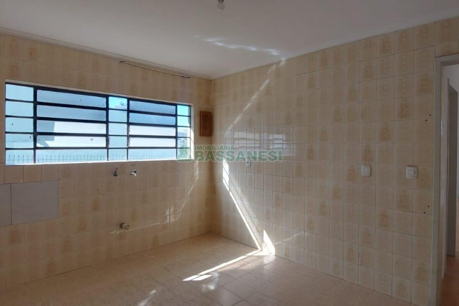 Casa com 600m², 6 dormitórios, 2 vagas, no bairro Pio X em Caxias do Sul para Alugar