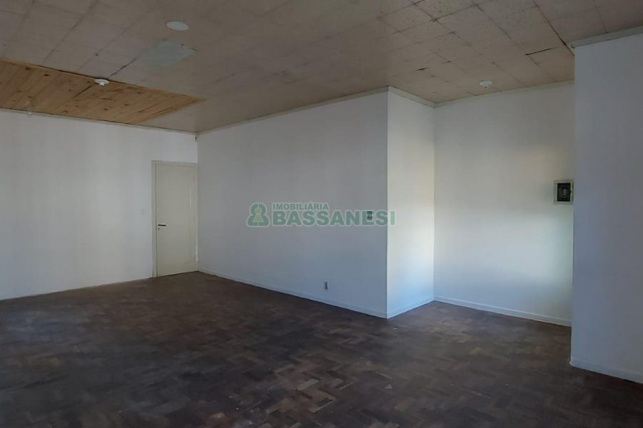 Casa com 600m², 6 dormitórios, 2 vagas, no bairro Pio X em Caxias do Sul para Alugar