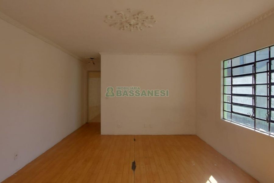 Casa com 600m², 6 dormitórios, 2 vagas, no bairro Pio X em Caxias do Sul para Alugar