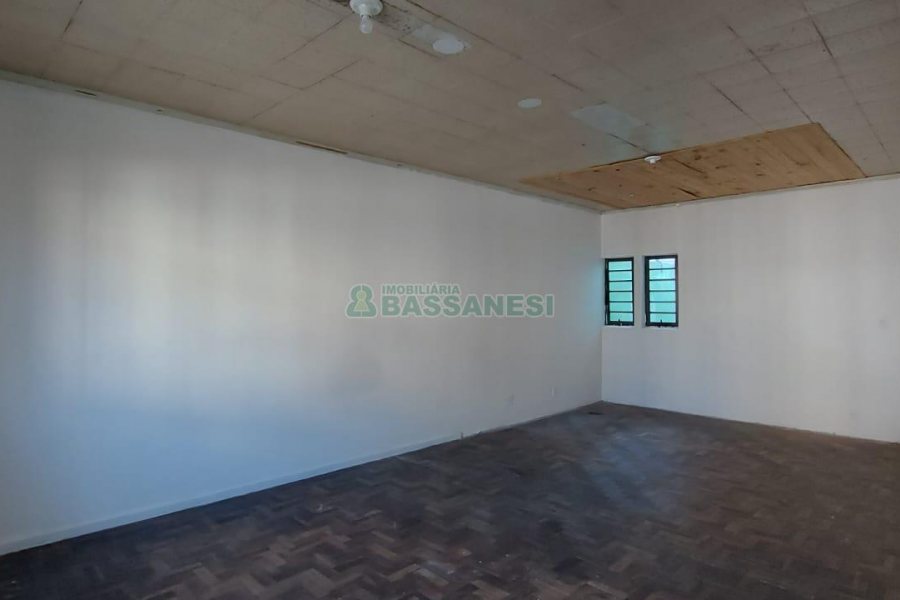 Casa com 600m², 6 dormitórios, 2 vagas, no bairro Pio X em Caxias do Sul para Alugar