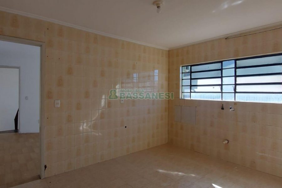 Casa com 600m², 6 dormitórios, 2 vagas, no bairro Pio X em Caxias do Sul para Alugar