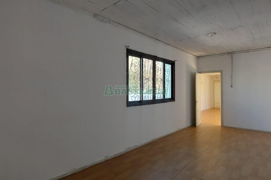 Casa com 600m², 6 dormitórios, 2 vagas, no bairro Pio X em Caxias do Sul para Alugar