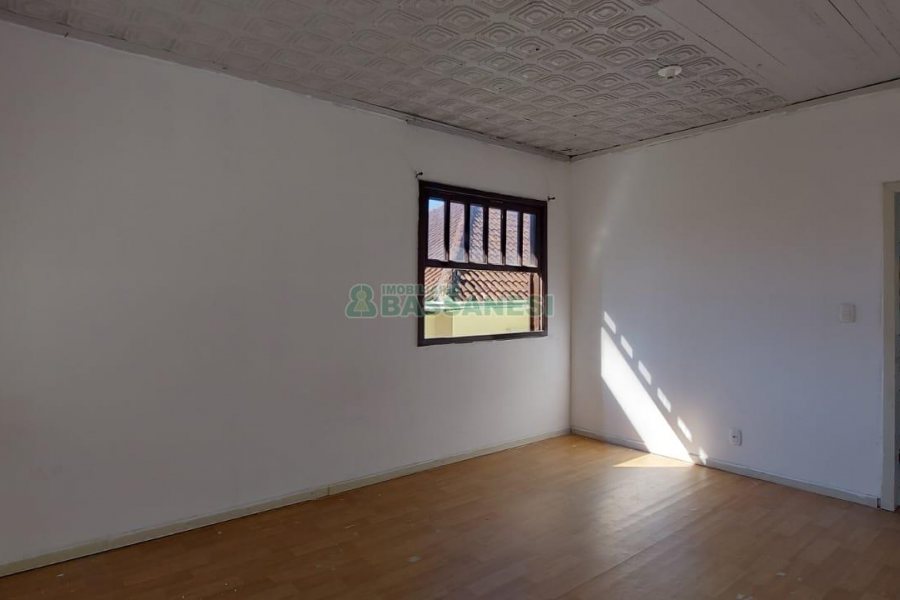Casa com 600m², 6 dormitórios, 2 vagas, no bairro Pio X em Caxias do Sul para Alugar