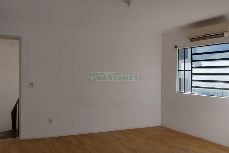 Casa com 600m², 6 dormitórios, 2 vagas, no bairro Pio X em Caxias do Sul para Alugar
