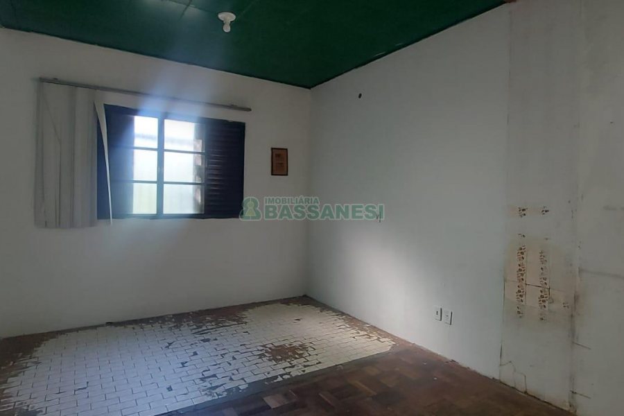 Casa com 600m², 6 dormitórios, 2 vagas, no bairro Pio X em Caxias do Sul para Alugar