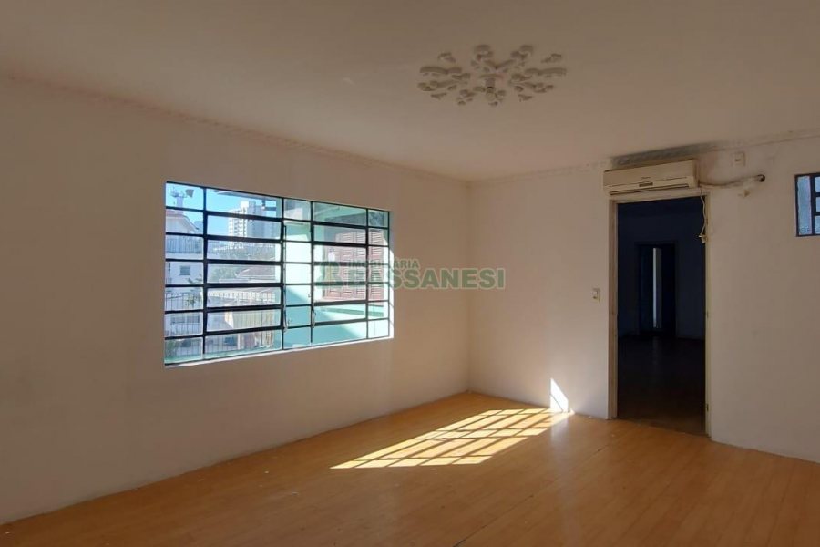 Casa com 600m², 6 dormitórios, 2 vagas, no bairro Pio X em Caxias do Sul para Alugar