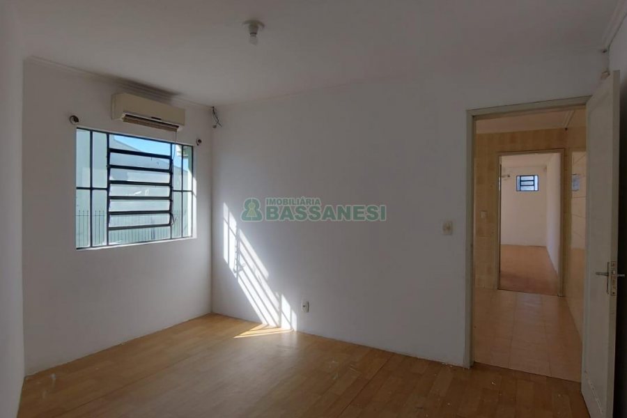 Casa com 600m², 6 dormitórios, 2 vagas, no bairro Pio X em Caxias do Sul para Alugar