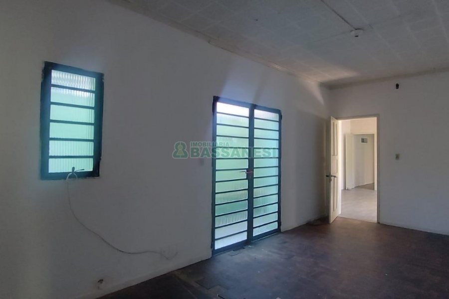 Casa com 600m², 6 dormitórios, 2 vagas, no bairro Pio X em Caxias do Sul para Alugar