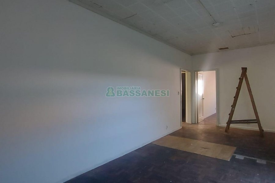 Casa com 600m², 6 dormitórios, 2 vagas, no bairro Pio X em Caxias do Sul para Alugar