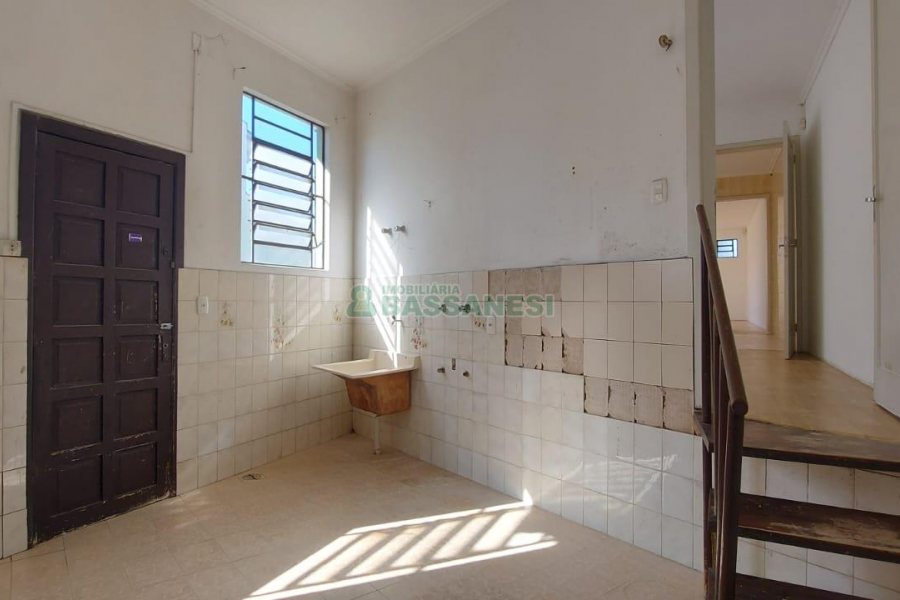 Casa com 600m², 6 dormitórios, 2 vagas, no bairro Pio X em Caxias do Sul para Alugar