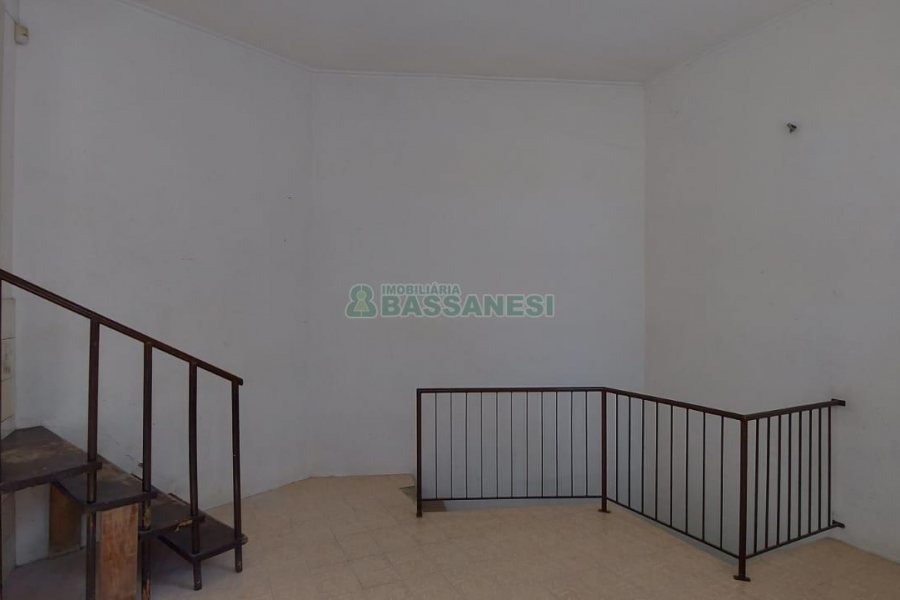 Casa com 600m², 6 dormitórios, 2 vagas, no bairro Pio X em Caxias do Sul para Alugar