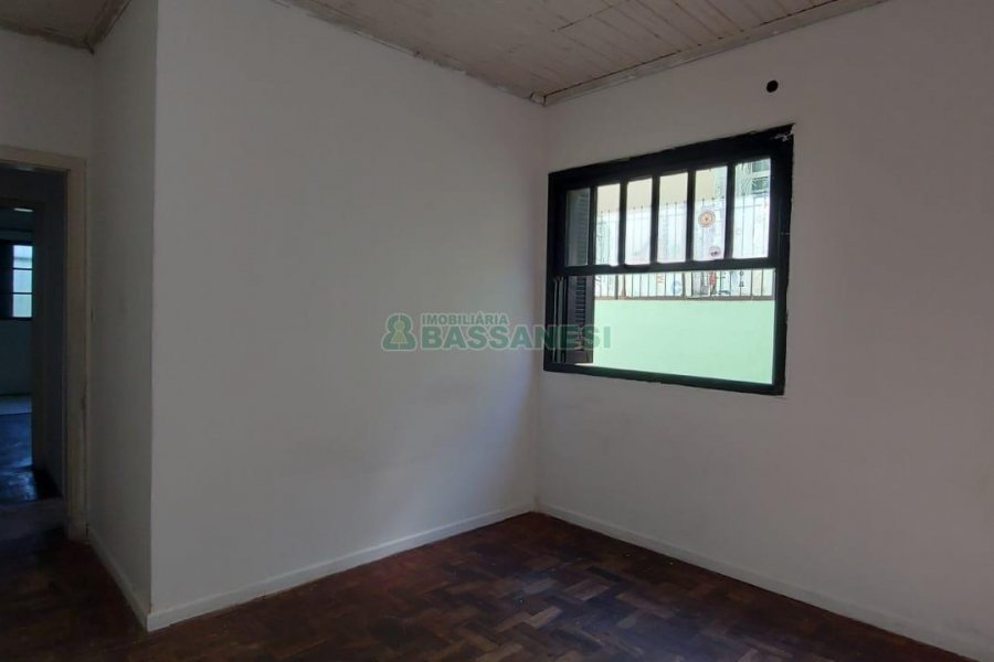 Casa com 600m², 6 dormitórios, 2 vagas, no bairro Pio X em Caxias do Sul para Alugar