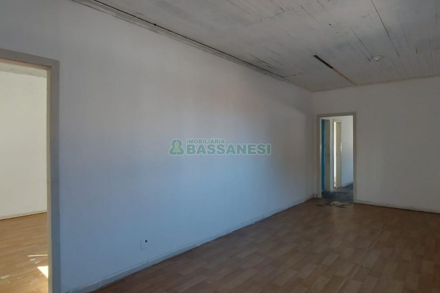 Casa com 600m², 6 dormitórios, 2 vagas, no bairro Pio X em Caxias do Sul para Alugar