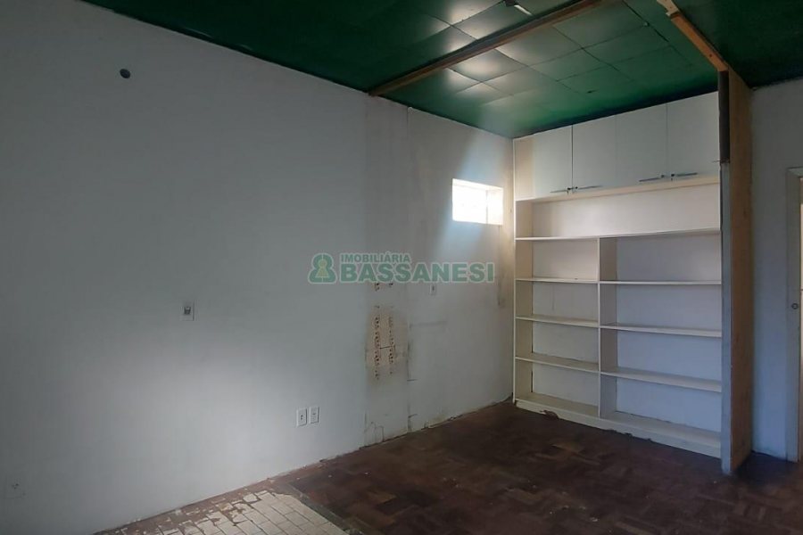 Casa com 600m², 6 dormitórios, 2 vagas, no bairro Pio X em Caxias do Sul para Alugar