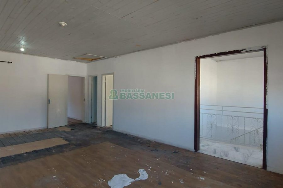Casa com 600m², 6 dormitórios, 2 vagas, no bairro Pio X em Caxias do Sul para Alugar