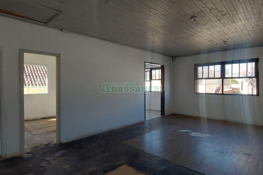 Casa com 600m², 6 dormitórios, 2 vagas, no bairro Pio X em Caxias do Sul para Alugar