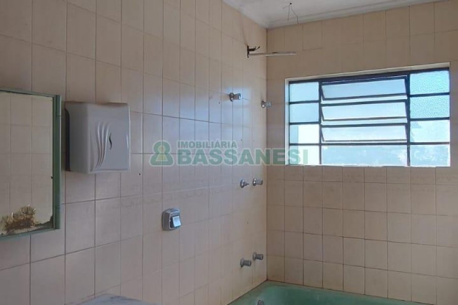 Casa com 600m², 6 dormitórios, 2 vagas, no bairro Pio X em Caxias do Sul para Alugar