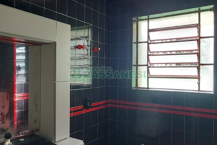 Casa com 600m², 6 dormitórios, 2 vagas, no bairro Pio X em Caxias do Sul para Alugar