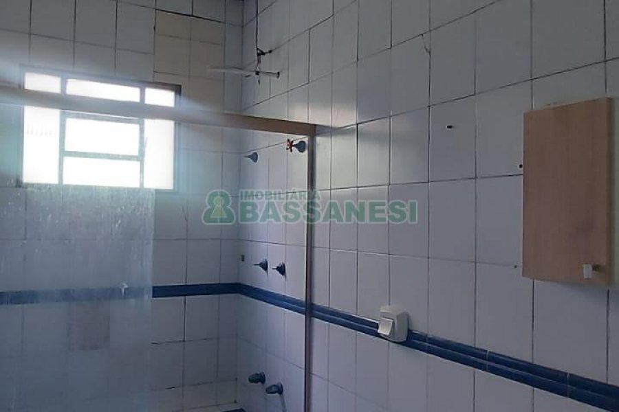Casa com 600m², 6 dormitórios, 2 vagas, no bairro Pio X em Caxias do Sul para Alugar