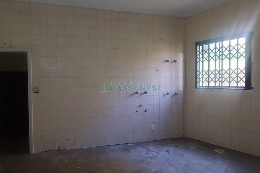 Casa com 600m², 6 dormitórios, 2 vagas, no bairro Pio X em Caxias do Sul para Alugar